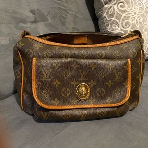 sold !!Authentic Louis Vuitton Tikal GM